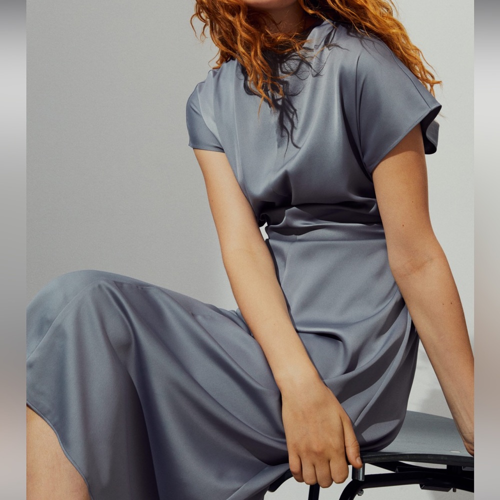 H&M| Tapered Waist Dress S